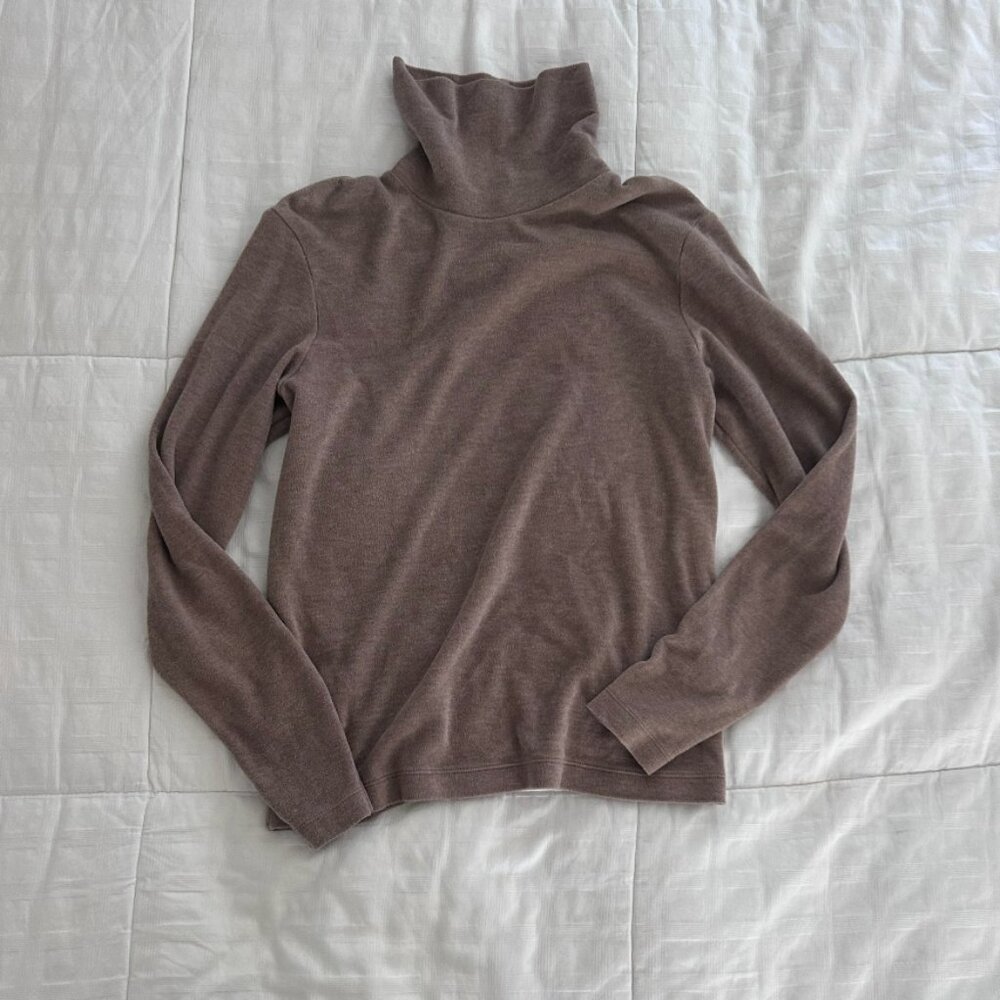 Uniqlo Fleece tan turtleneck long sleeve tee S